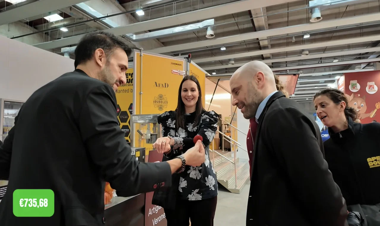 attirera visitatori allo stand in fiera mago starman