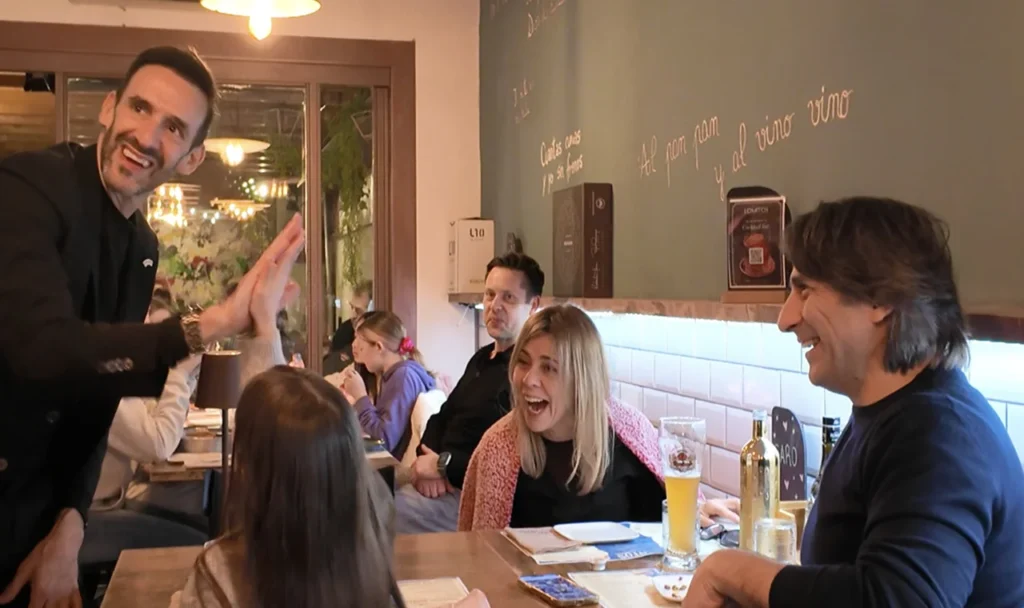 mago a Verona spettacolo tra gli ospiti ristorante reazione sorpresa